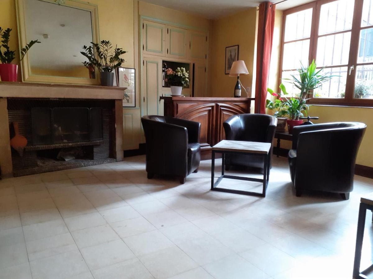 Logis Hotel Restaurant De L'Ecu Montbard Bagian luar foto